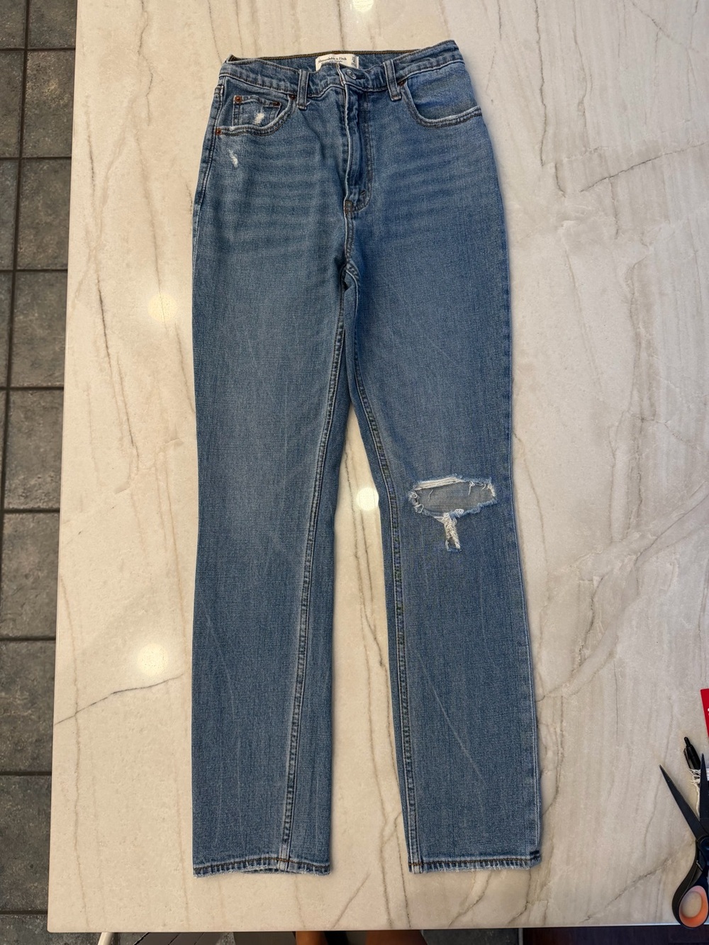Abercrombie & Fitch Medium 90’s Slim Straight-Leg Women's Jeans - Picture 3 of 3